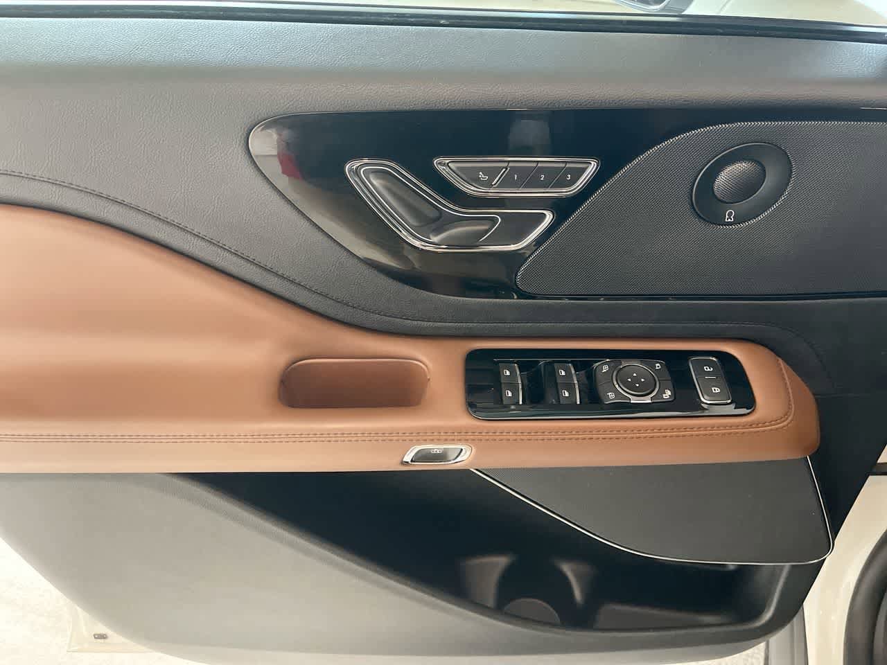 Thumbnail: 2023 Lincoln Aviator - 13