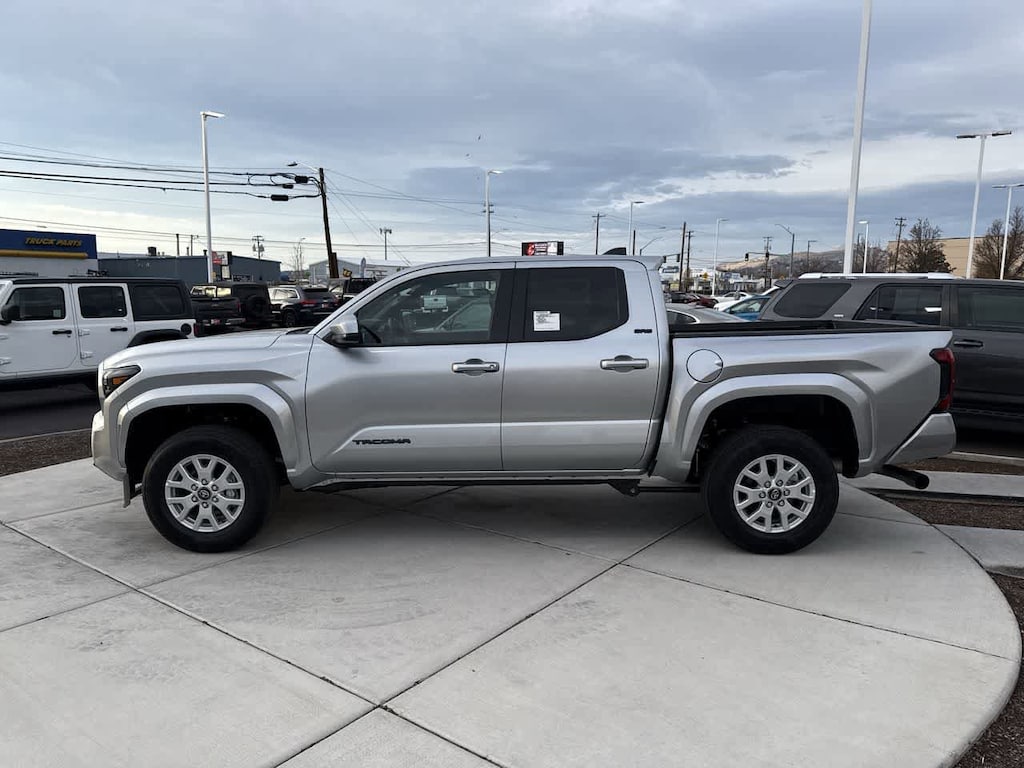 New 2025 Toyota Tacoma SR5 Truck Double Cab