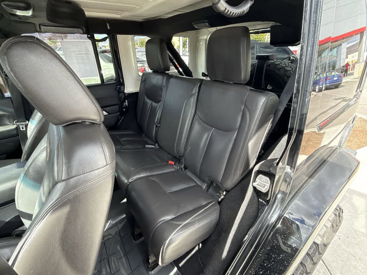 Thumbnail: 2015 Jeep Wrangler - 12