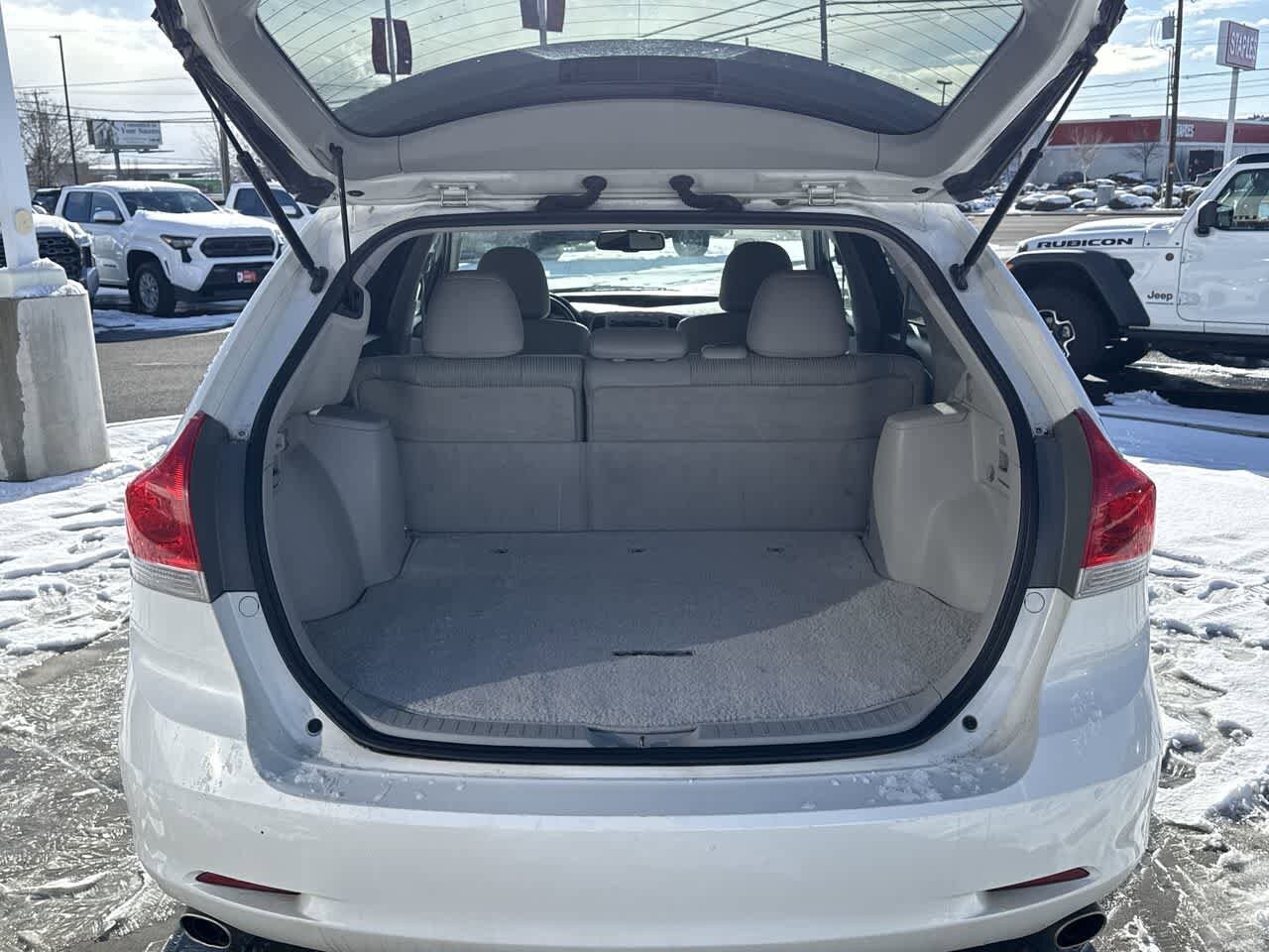 Thumbnail: 2010 Toyota Venza - 6