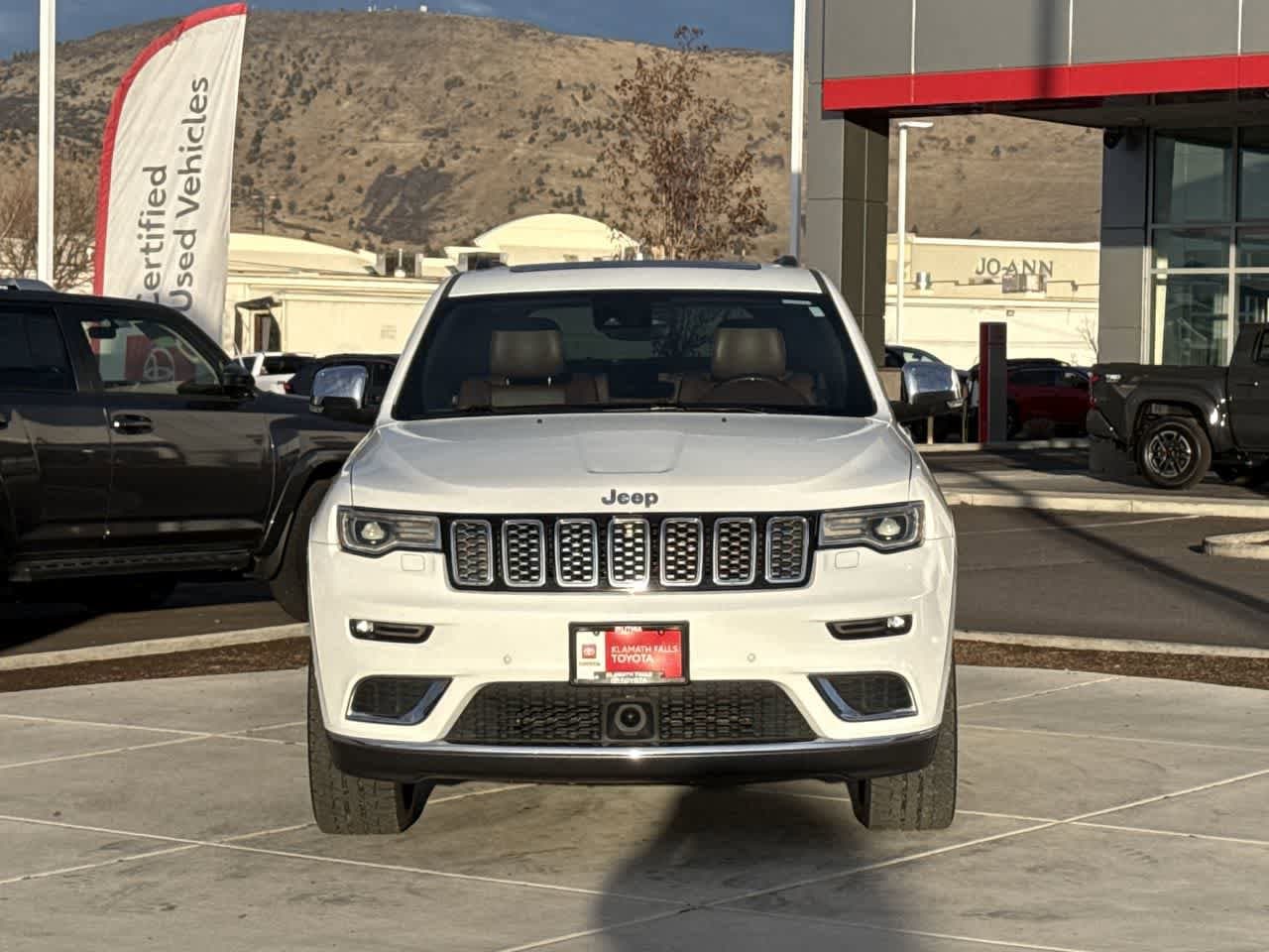 Thumbnail: 2017 Jeep Grand Cherokee - 3