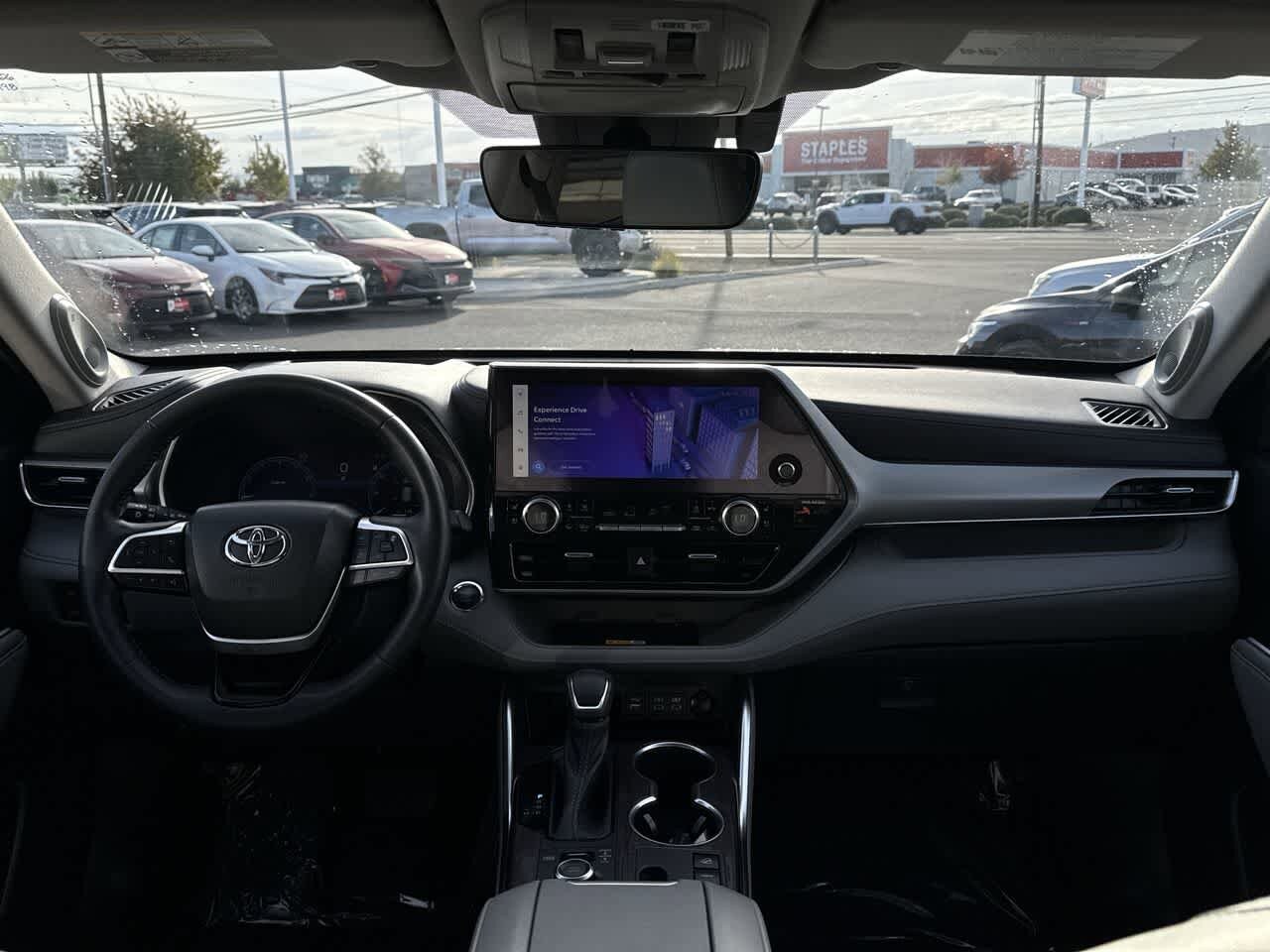 Thumbnail: 2023 Toyota Highlander - 16