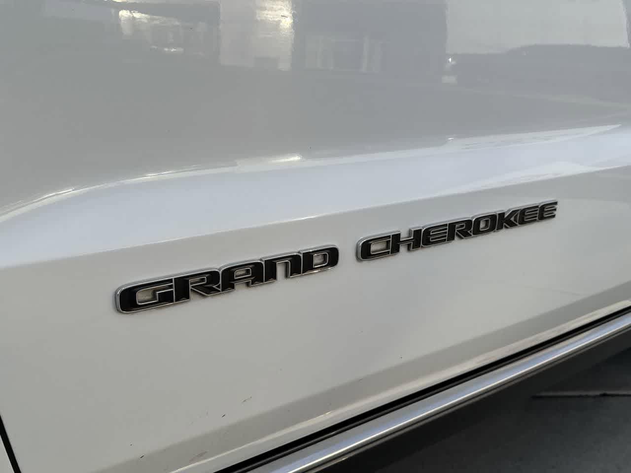 Thumbnail: 2017 Jeep Grand Cherokee - 9