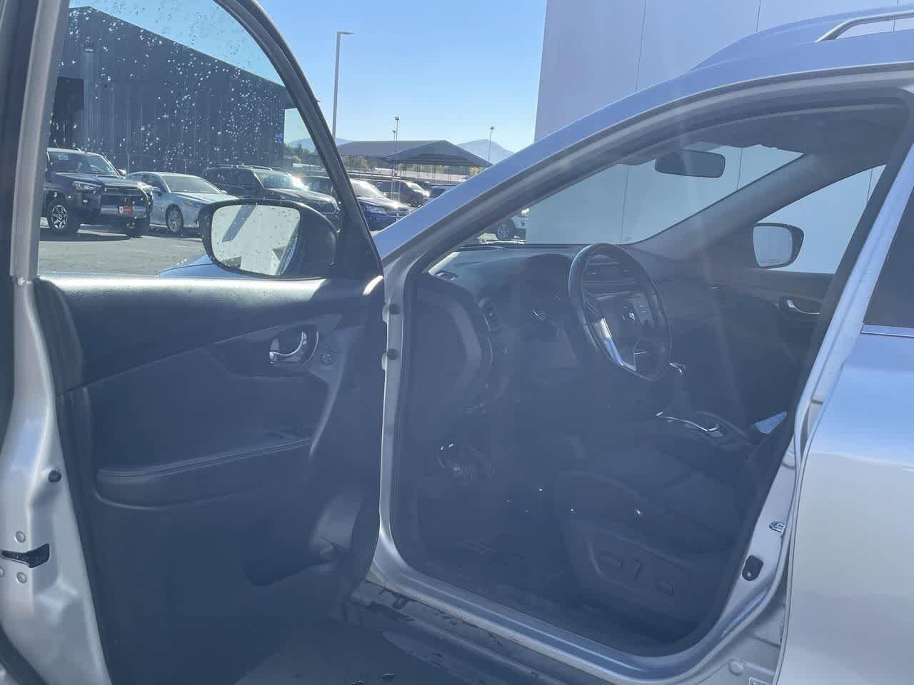 Thumbnail: 2017 Nissan Rogue - 11