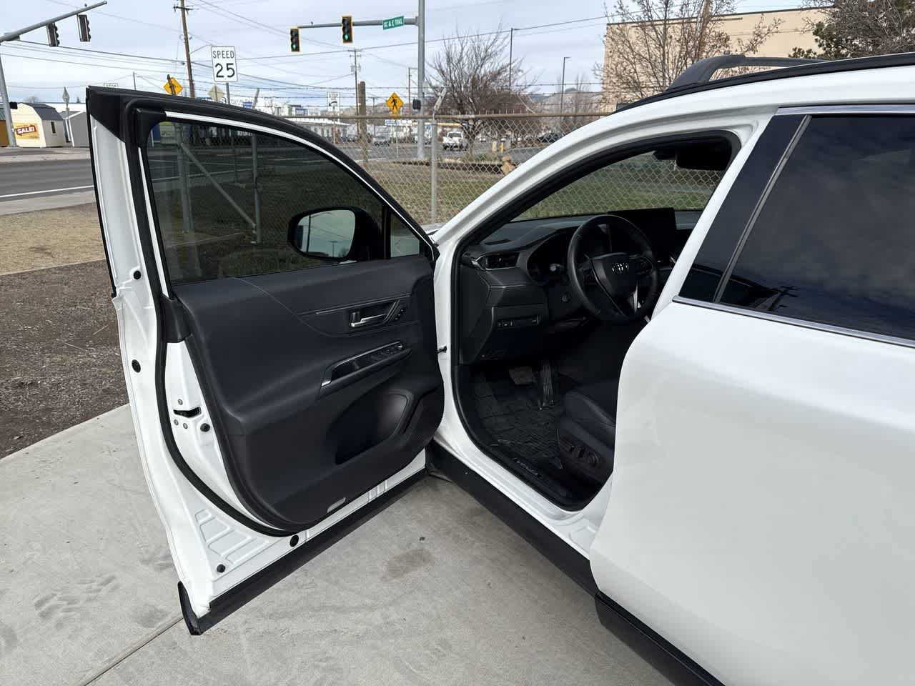 Thumbnail: 2024 Toyota Venza - 10