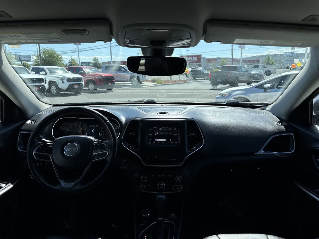 Thumbnail: 2019 Jeep Cherokee - 15