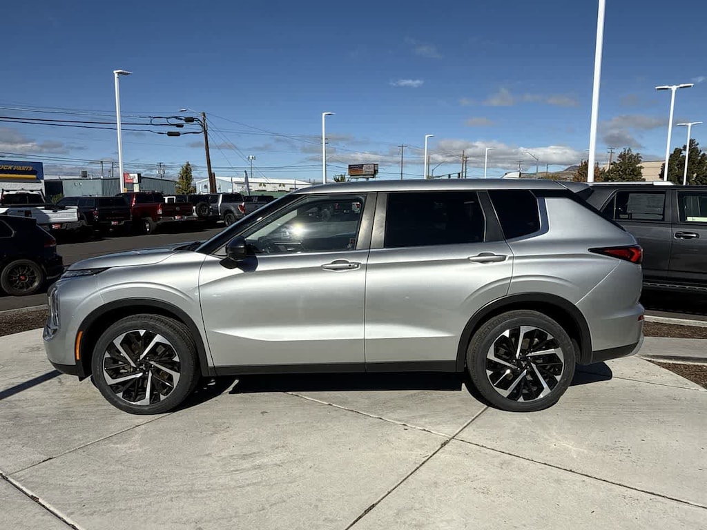 Used 2022 Mitsubishi Outlander SE CUV