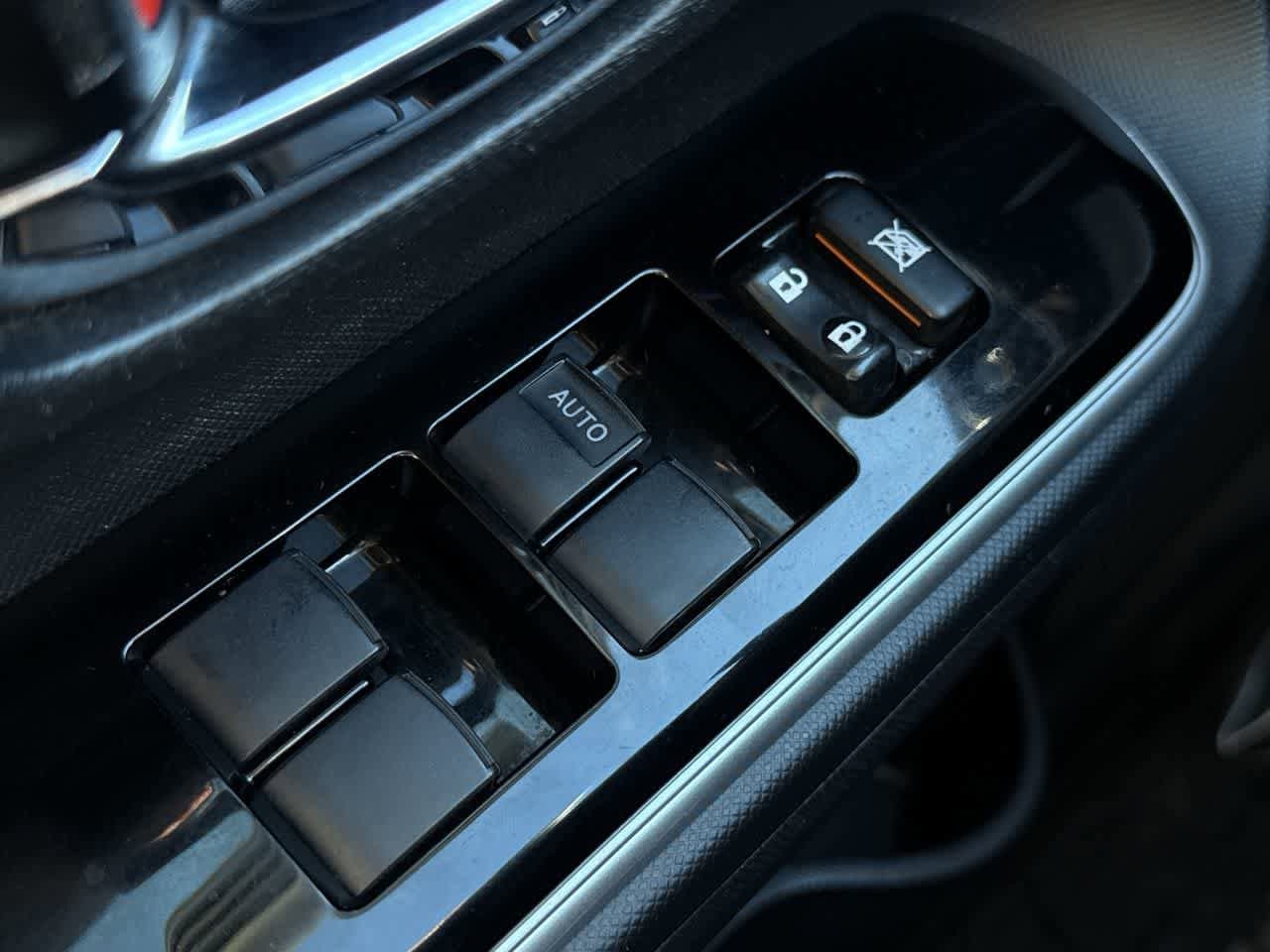 Thumbnail: 2015 Toyota Prius c - 21