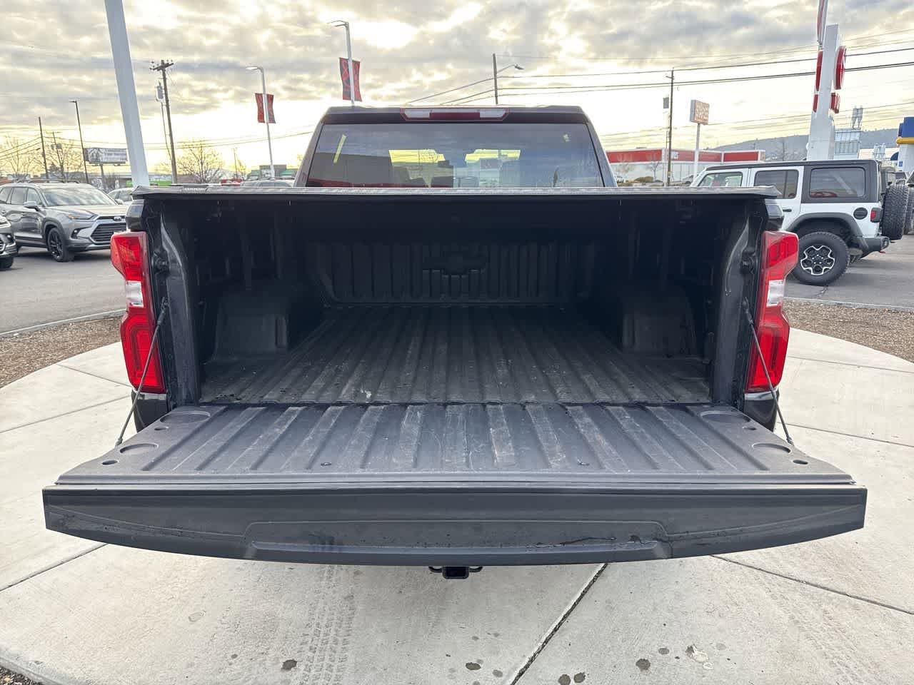 Thumbnail: 2023 Chevrolet Silverado 1500 - 6