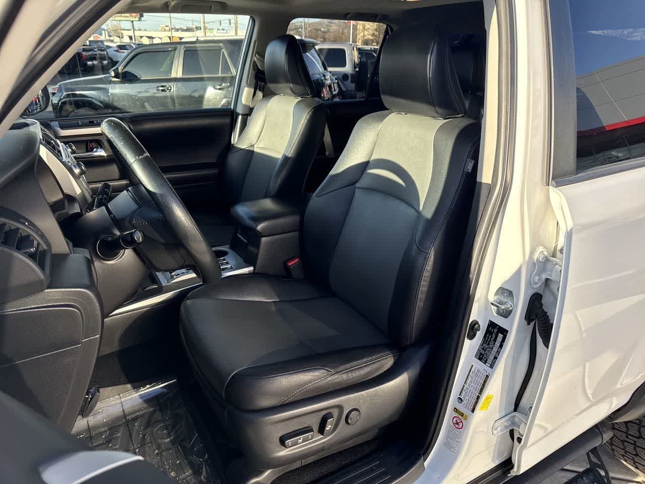 Thumbnail: 2016 Toyota 4Runner - 11