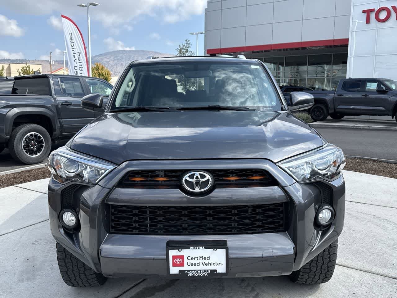 2018 Toyota 4Runner SR5 photo 2