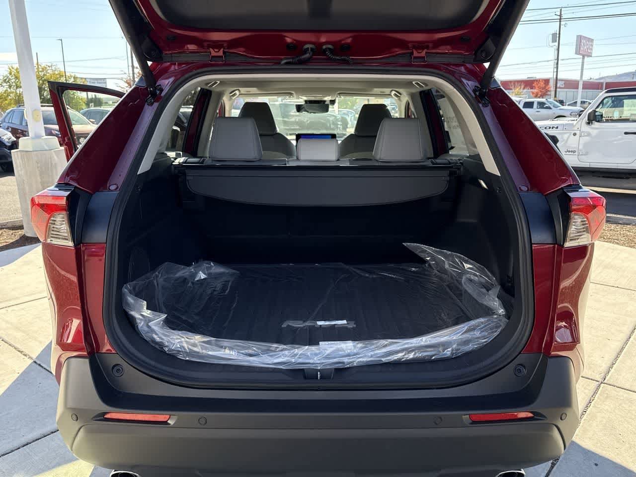 Thumbnail: 2025 Toyota RAV4 - 6