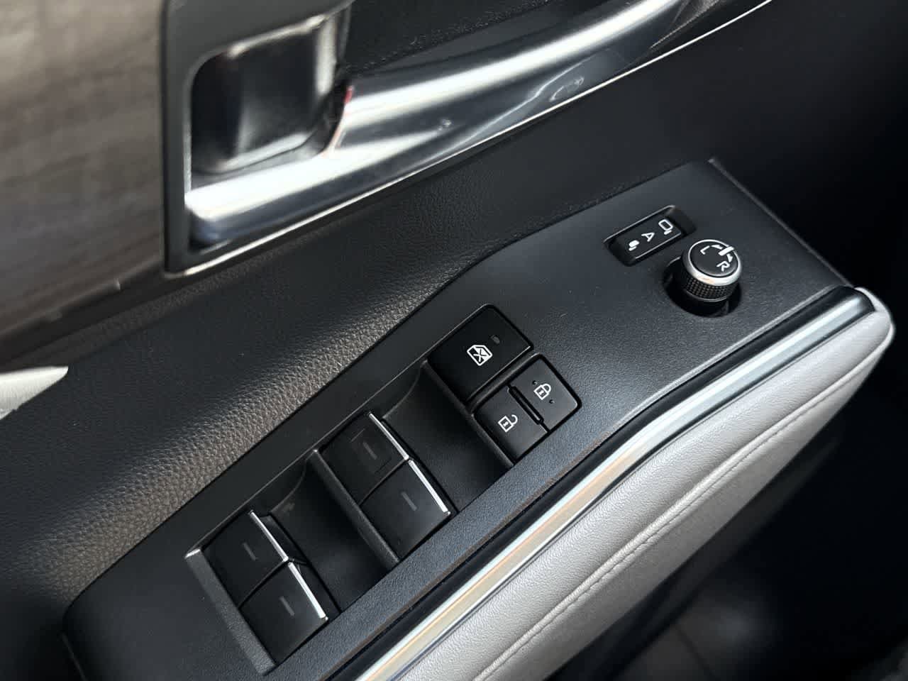 Thumbnail: 2023 Toyota Highlander - 23