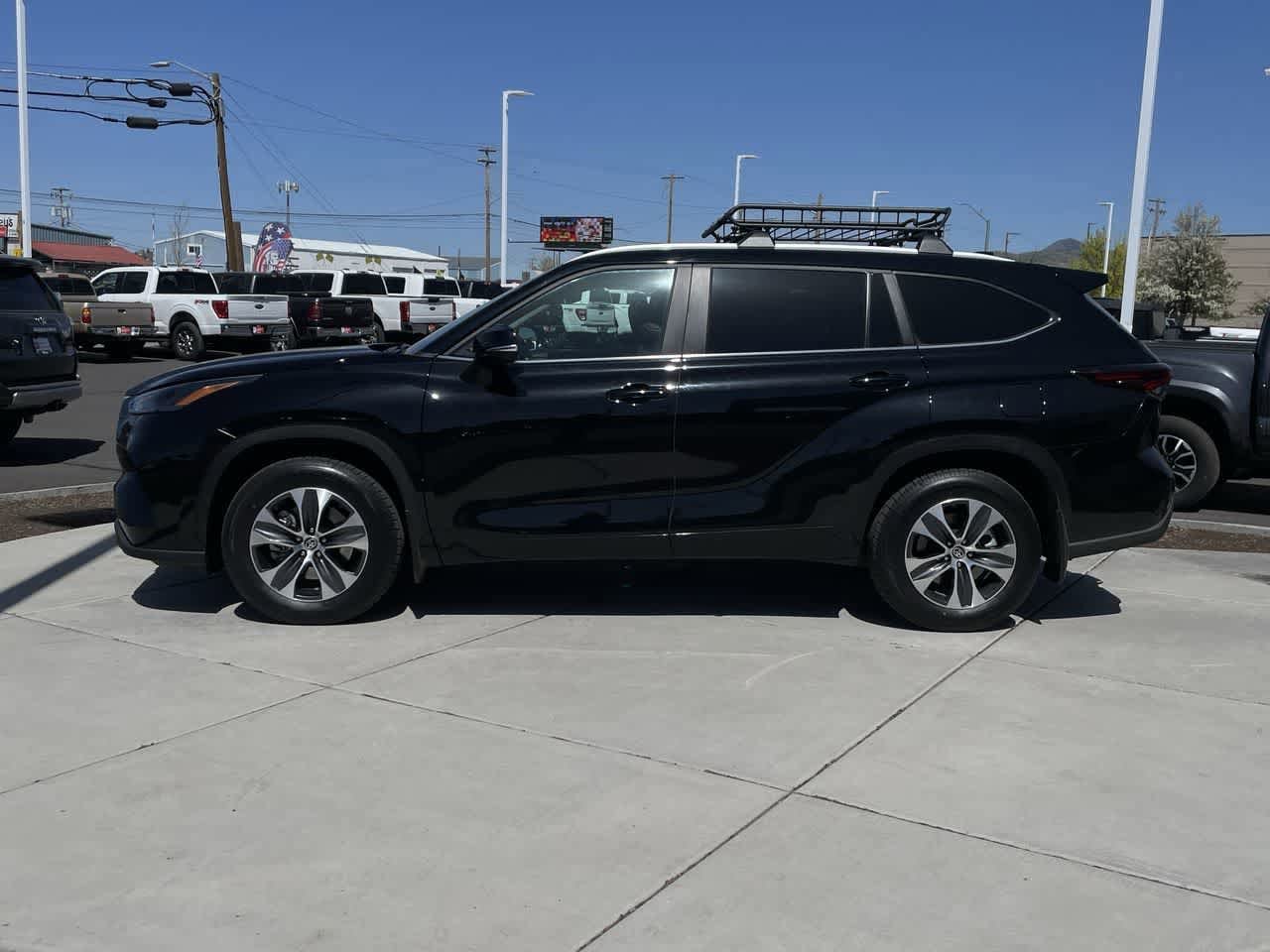 2024 Toyota Highlander XLE 2