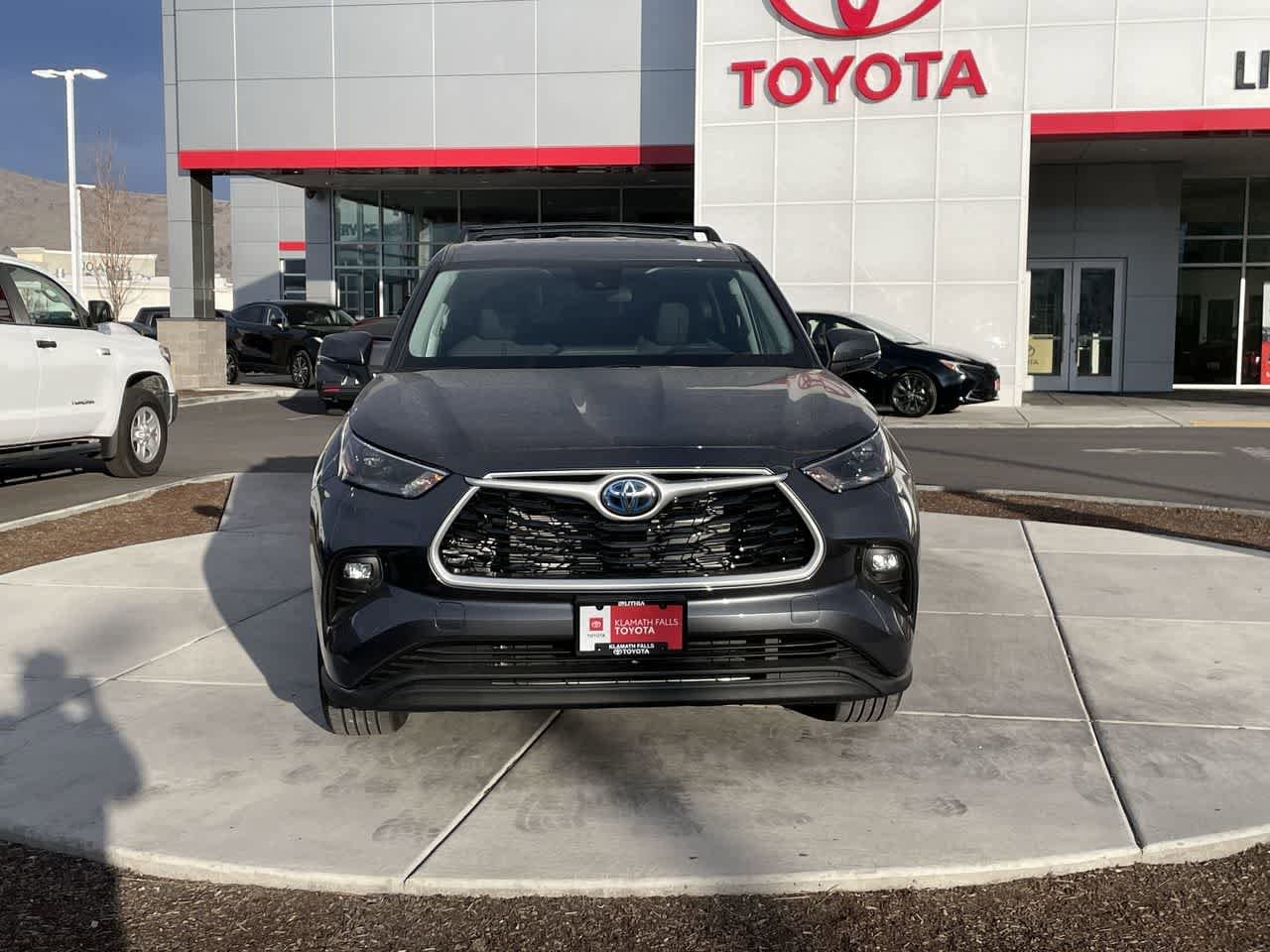 Thumbnail: 2023 Toyota Highlander - 3