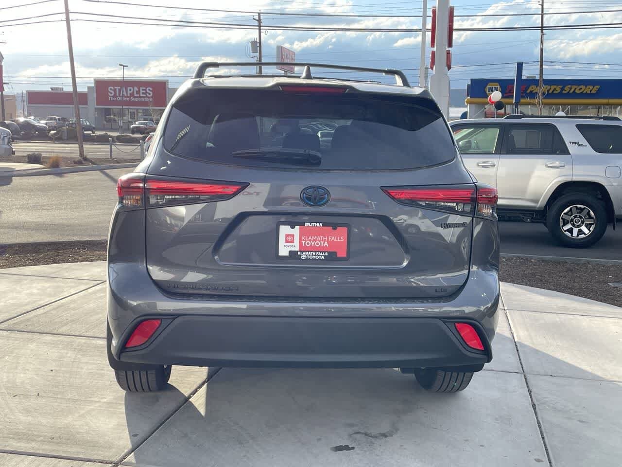 Thumbnail: 2023 Toyota Highlander - 4