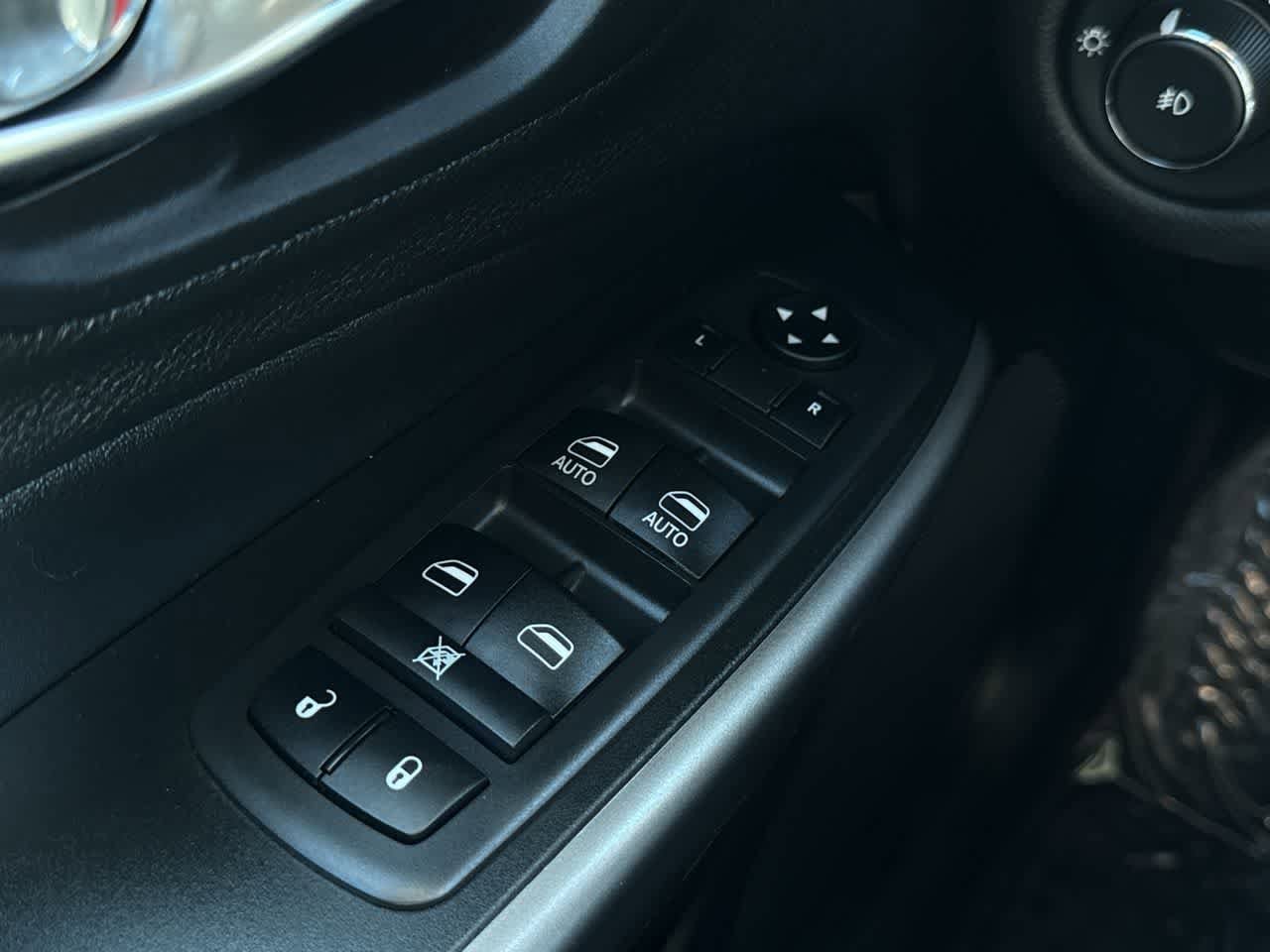 Thumbnail: 2019 Jeep Cherokee - 22