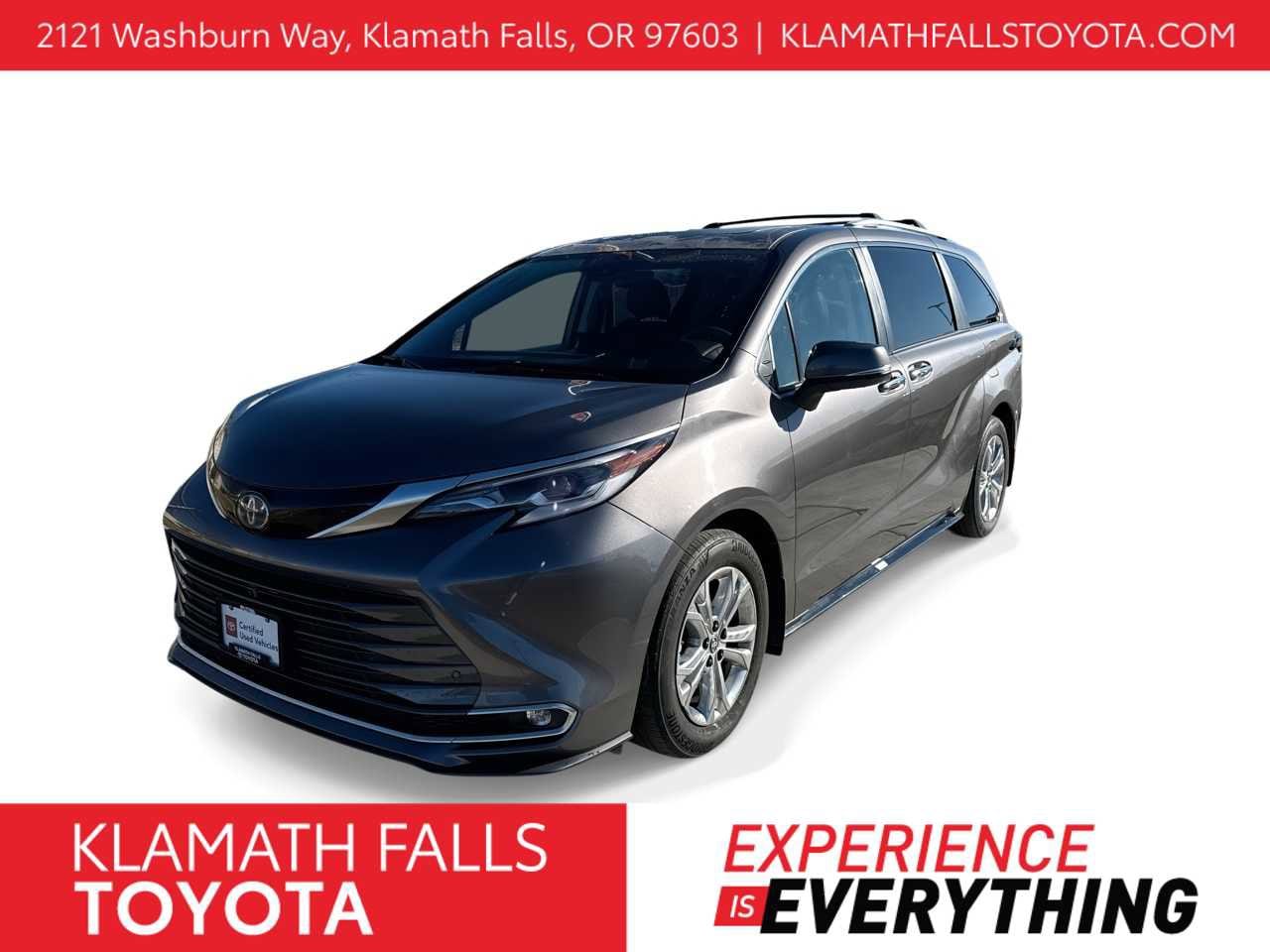 2022 Toyota Sienna Platinum's photo