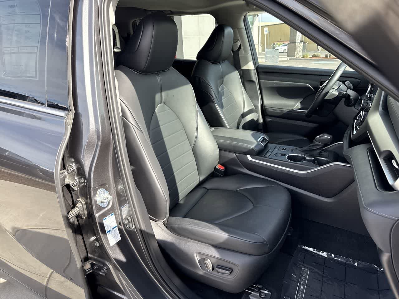 Thumbnail: 2021 Toyota Highlander - 15