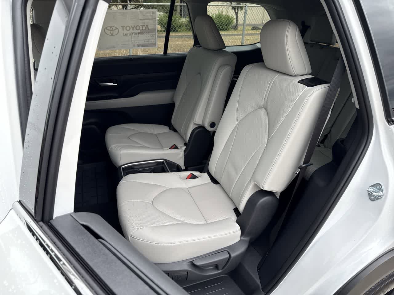 Thumbnail: 2026 Toyota Grand Highlander - 12
