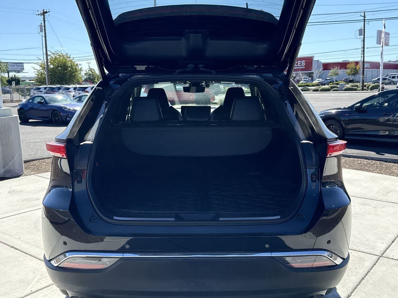 Thumbnail: 2022 Toyota Venza - 6