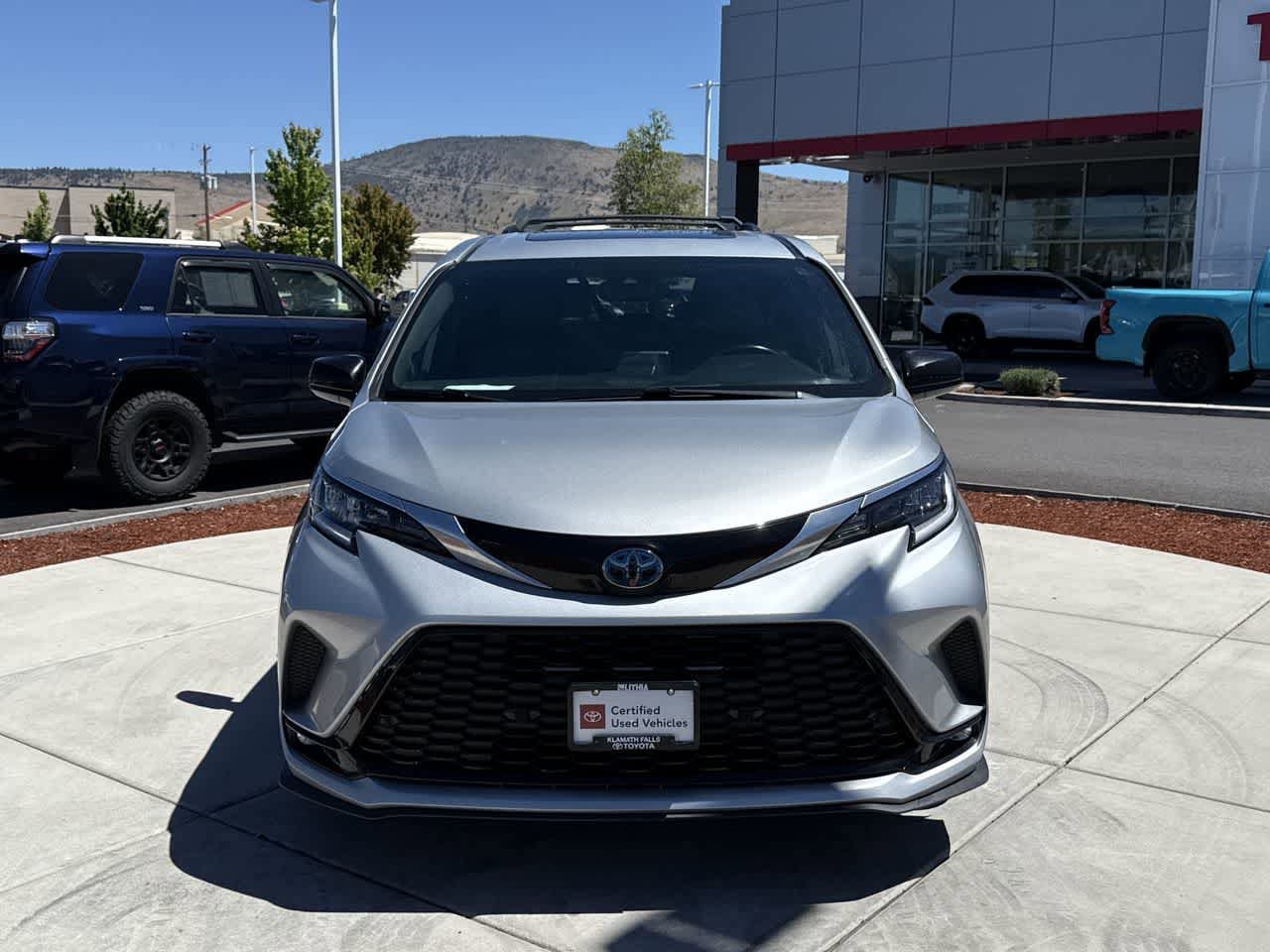 Thumbnail: 2022 Toyota Sienna - 3