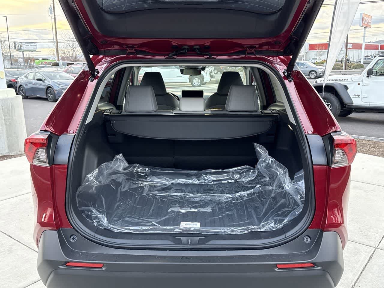 Thumbnail: 2025 Toyota RAV4 - 6