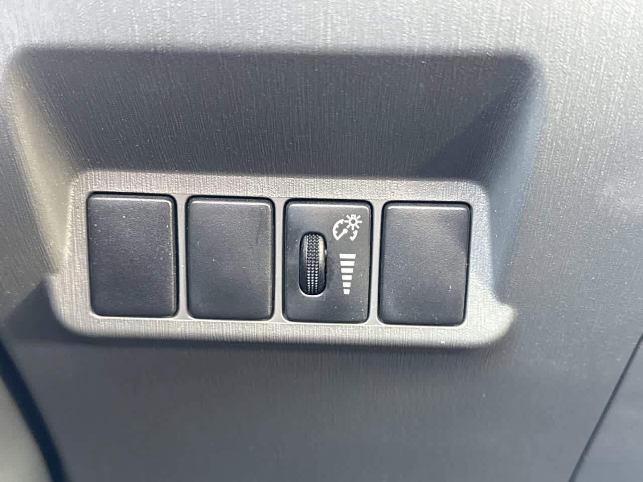 Thumbnail: 2013 Toyota Prius v - 21