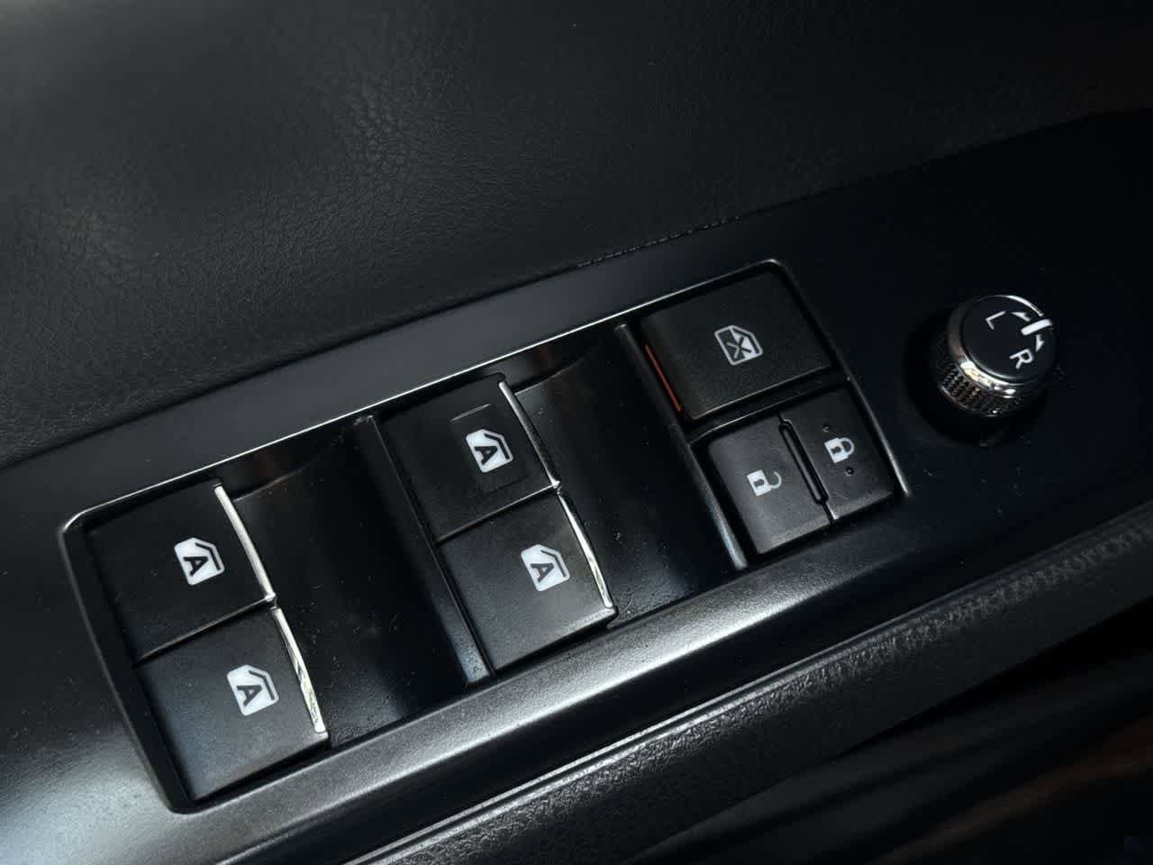 Thumbnail: 2020 Toyota Camry - 22