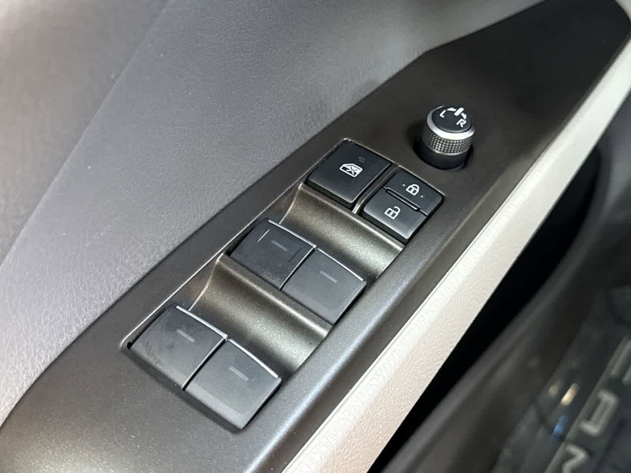 Thumbnail: 2021 Toyota Camry - 22