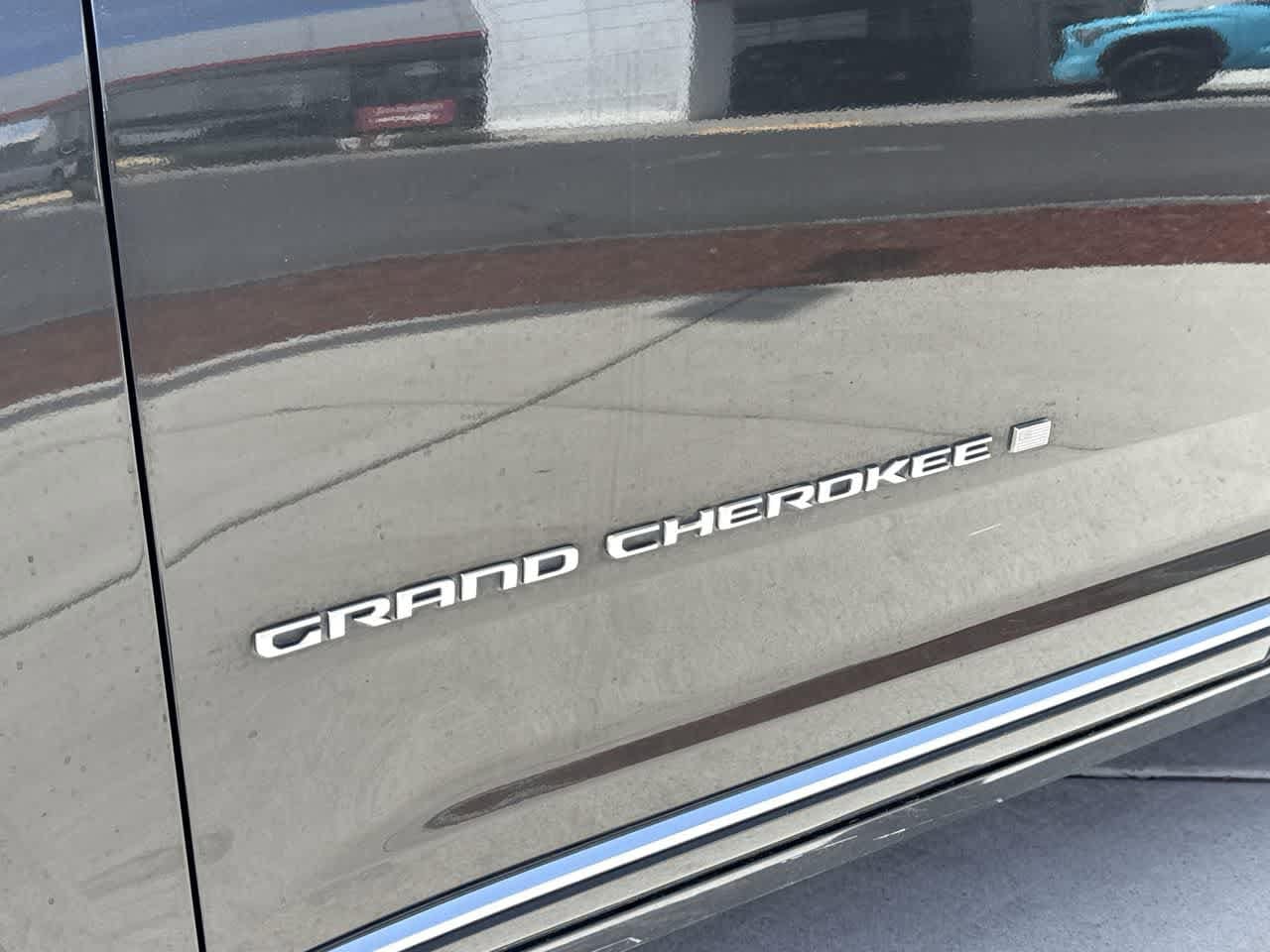 Thumbnail: 2023 Jeep Grand Cherokee - 9