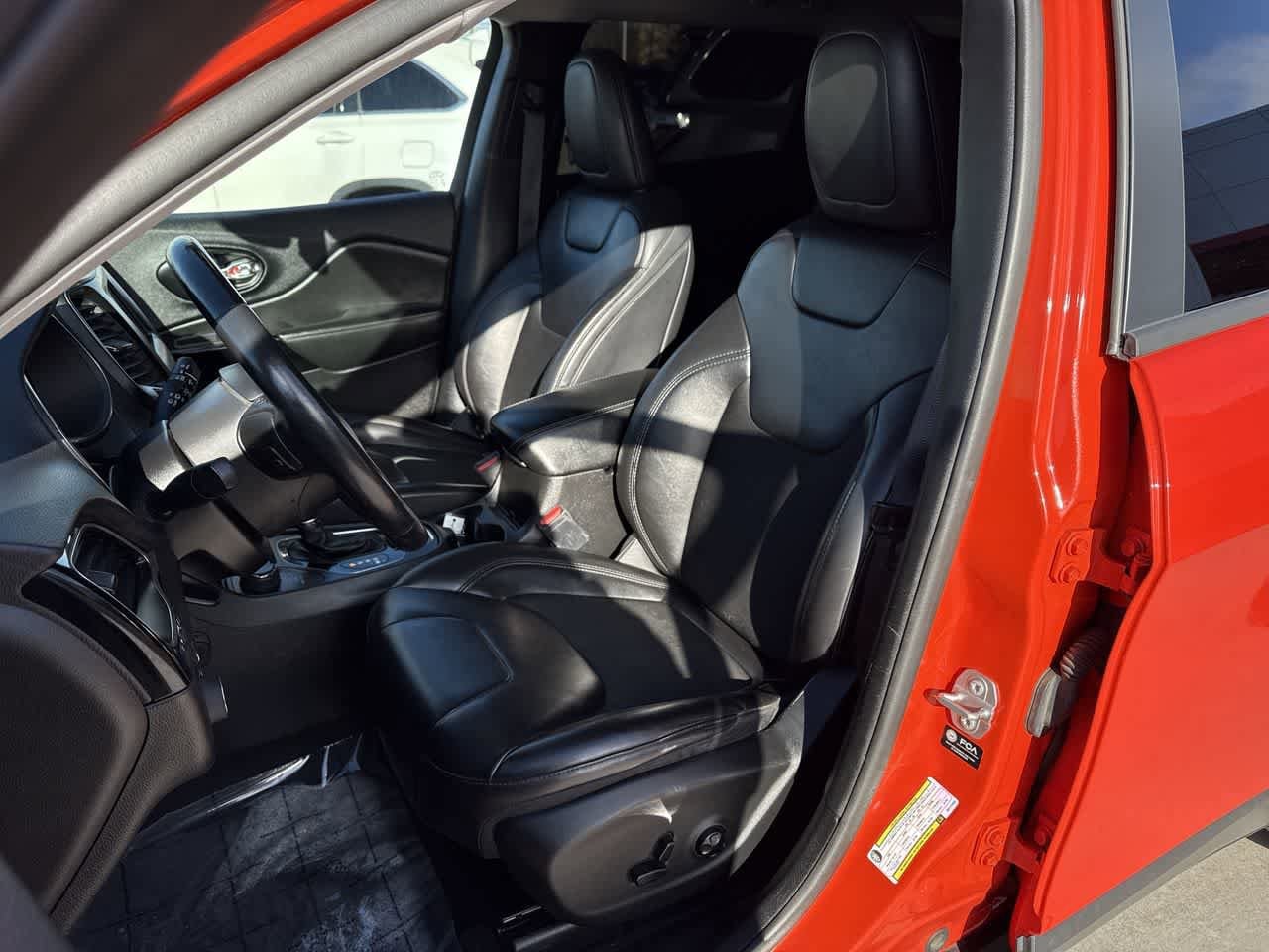 Thumbnail: 2021 Jeep Cherokee - 11