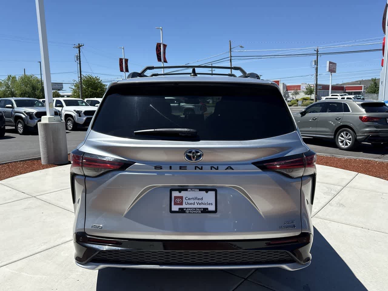 Thumbnail: 2022 Toyota Sienna - 4