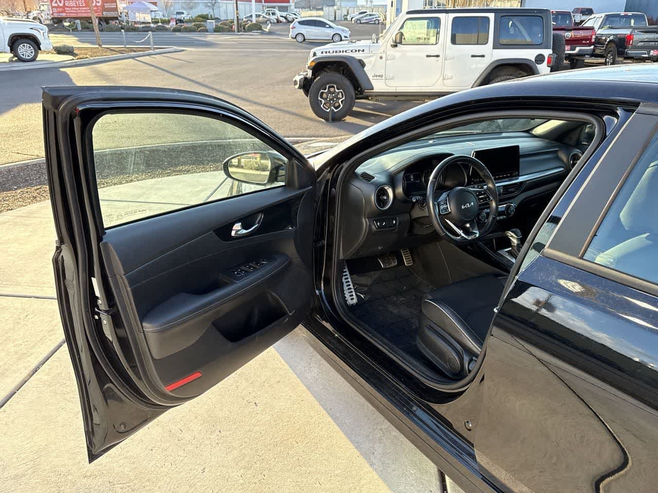 Thumbnail: 2023 Kia Forte - 10