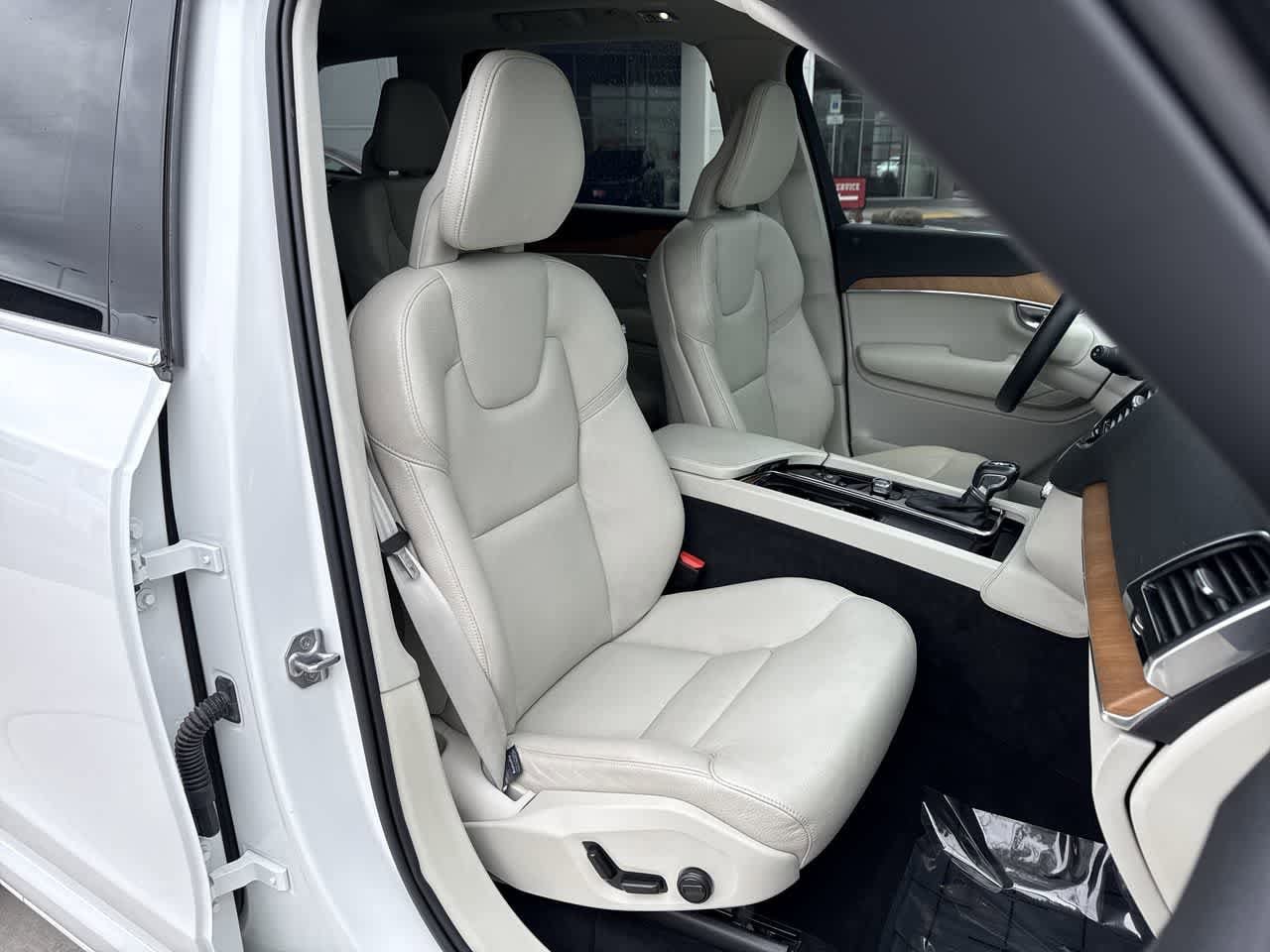 Thumbnail: 2022 Volvo XC90 - 15