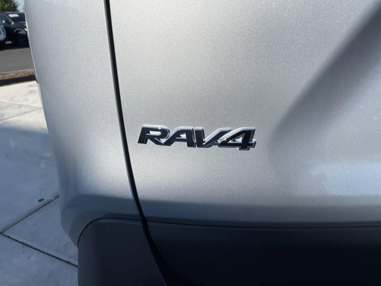 Thumbnail: 2022 Toyota RAV4 - 10