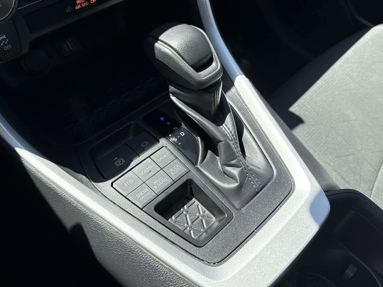 Thumbnail: 2024 Toyota RAV4 - 20