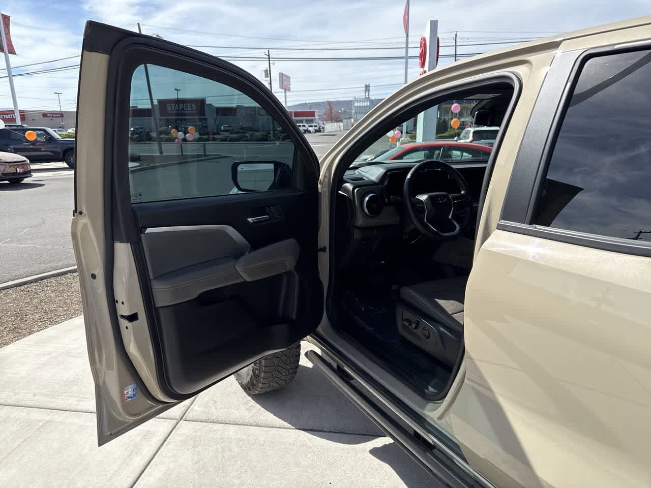 Thumbnail: 2024 Chevrolet Colorado - 9