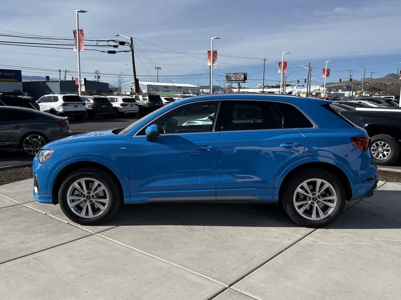 Thumbnail: 2023 Audi Q3 - 2