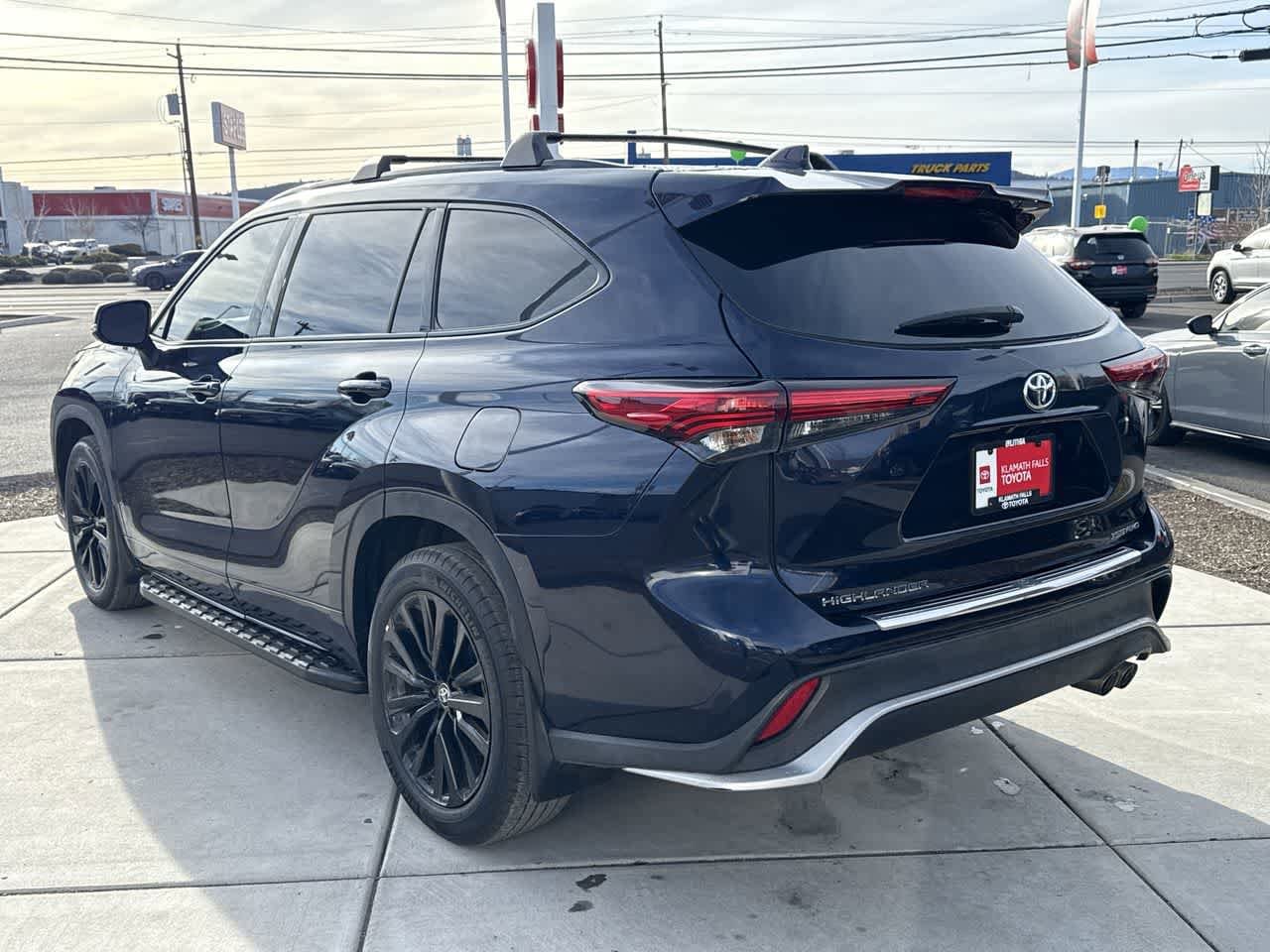 Thumbnail: 2023 Toyota Highlander - 5