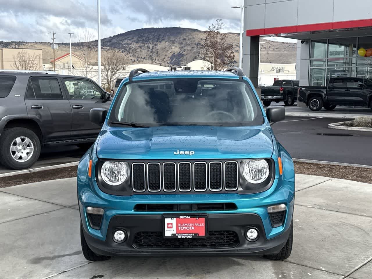 2022 Jeep Renegade Latitude photo 2