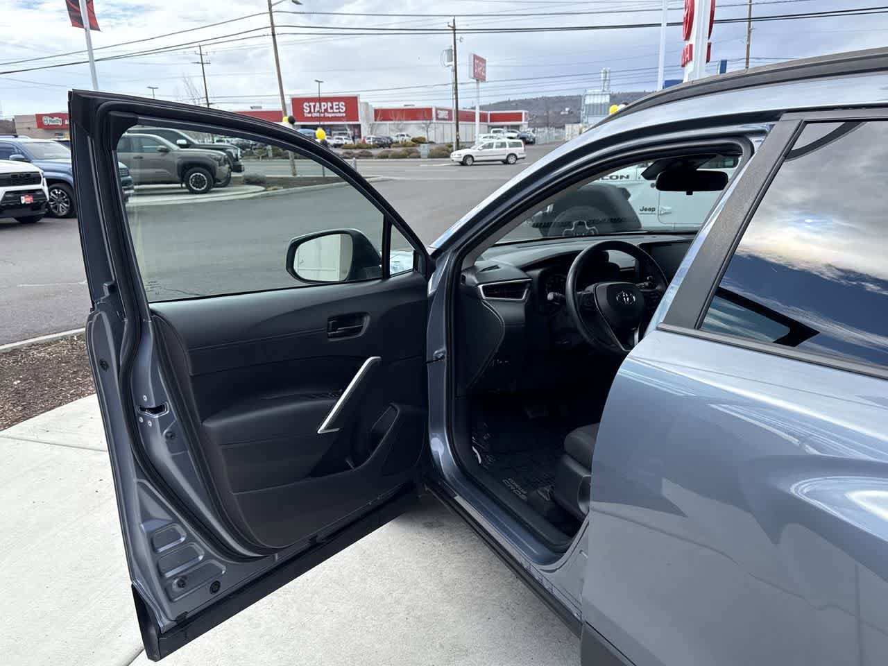 Thumbnail: 2022 Toyota Corolla Cross - 10