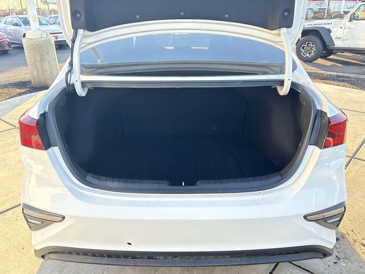 Thumbnail: 2021 Kia Forte - 6