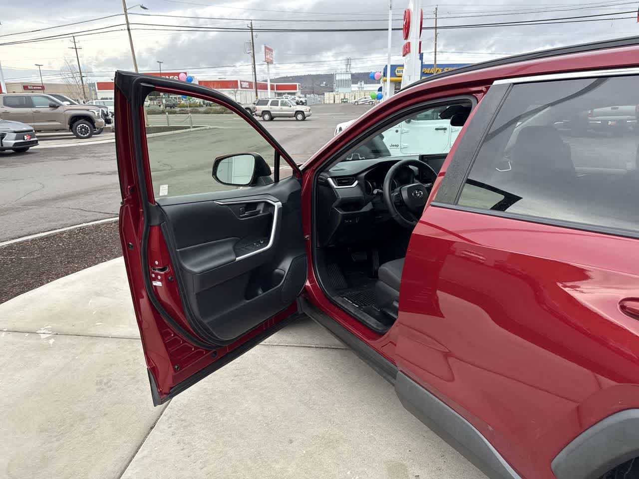 Thumbnail: 2020 Toyota RAV4 - 10