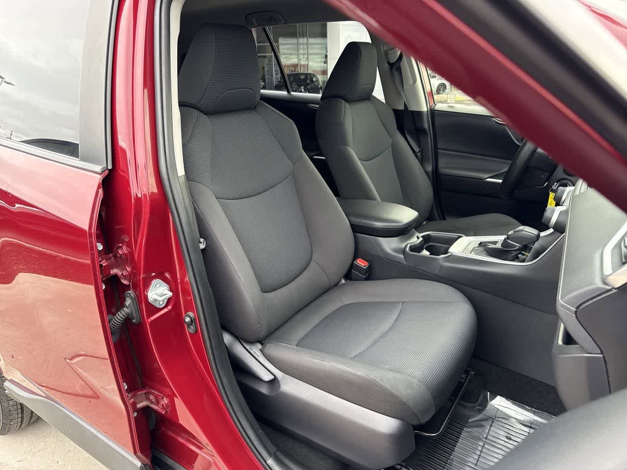 Thumbnail: 2020 Toyota RAV4 - 14