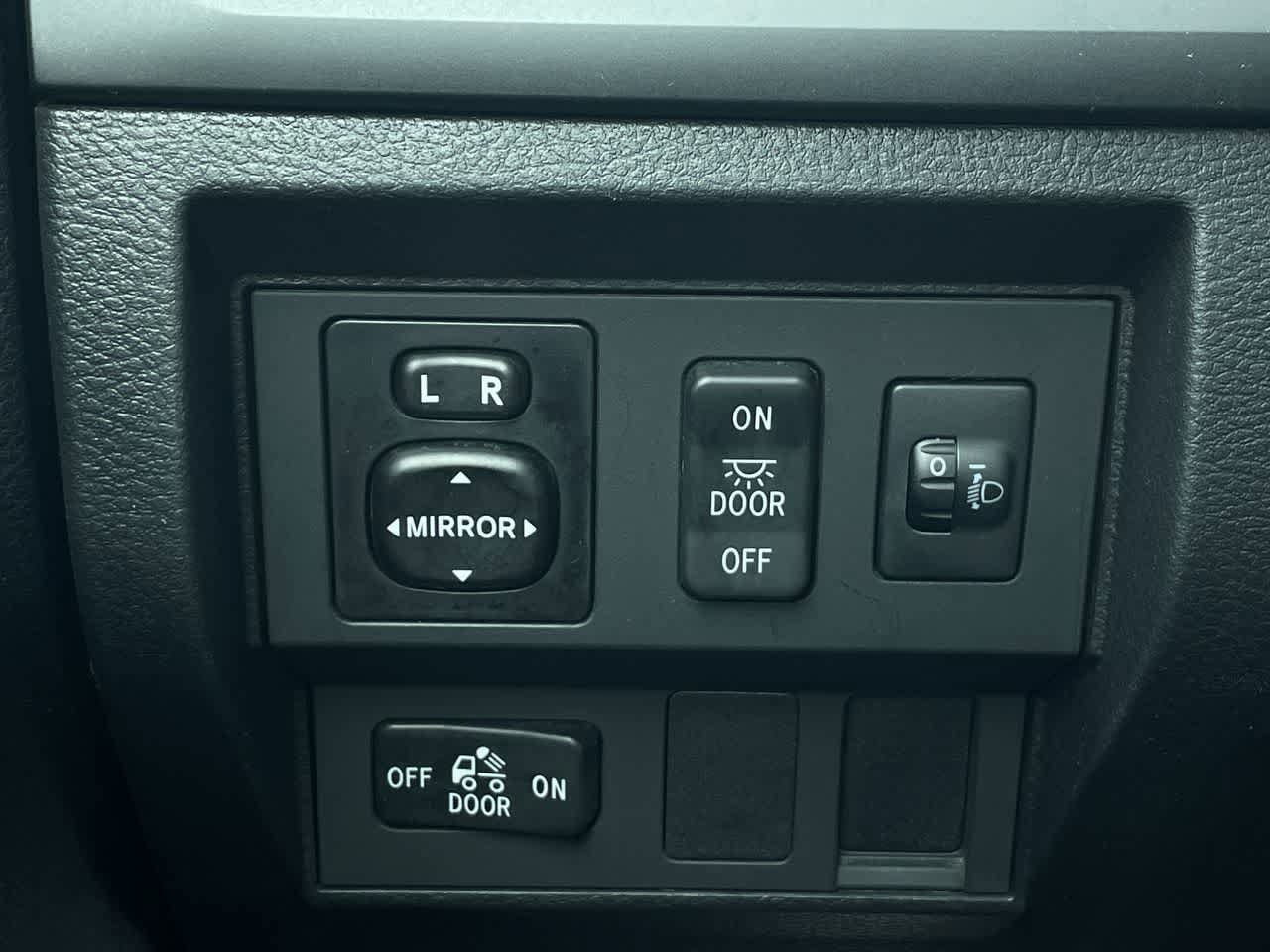 Thumbnail: 2014 Toyota Tundra - 21