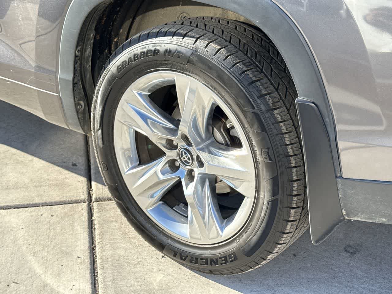 Thumbnail: 2018 Toyota Highlander - 8