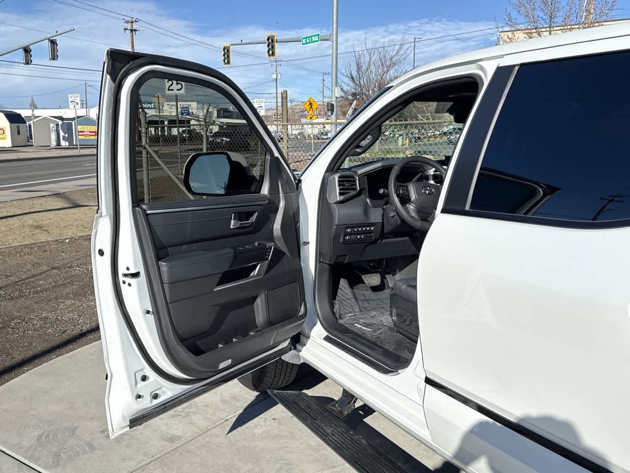 Thumbnail: 2024 Toyota Tundra - 10