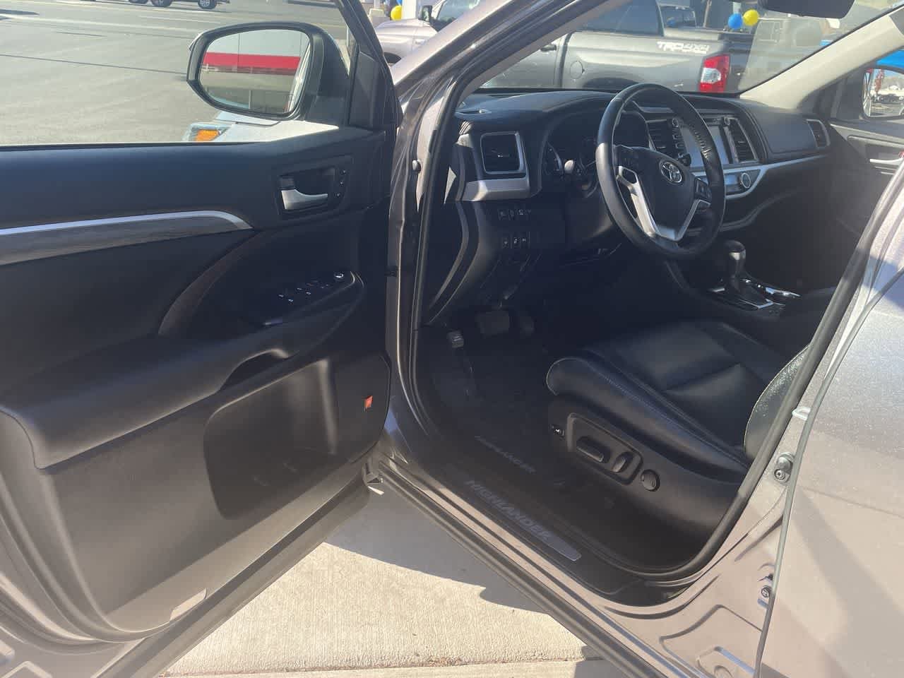 Thumbnail: 2019 Toyota Highlander - 11
