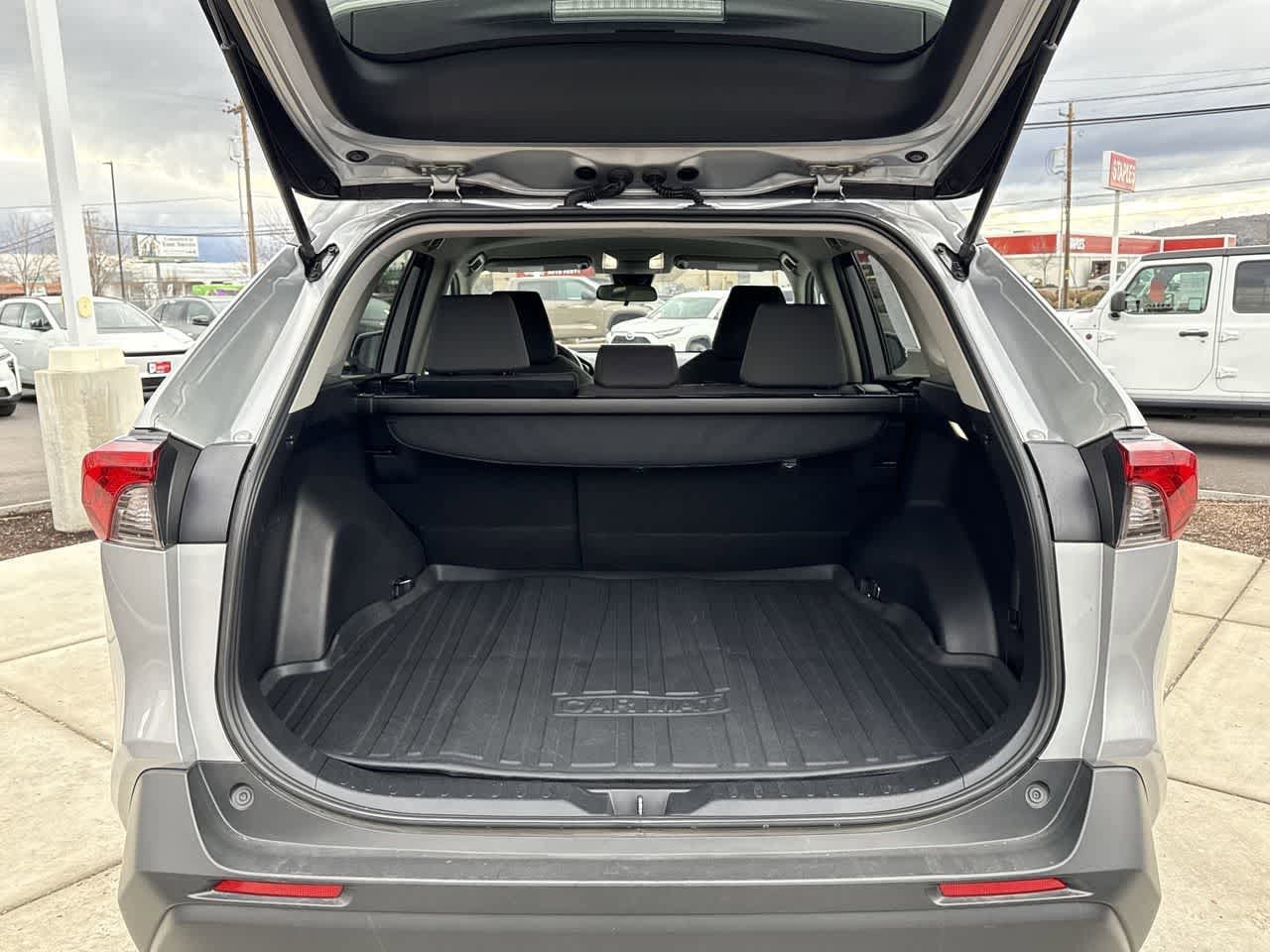 Thumbnail: 2022 Toyota RAV4 - 6